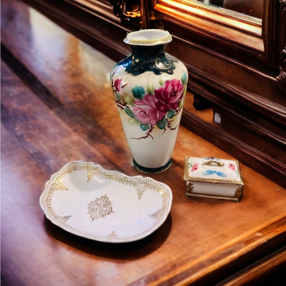 Set of 3 Beautiful Porcelain Items - Picture 9 of 13